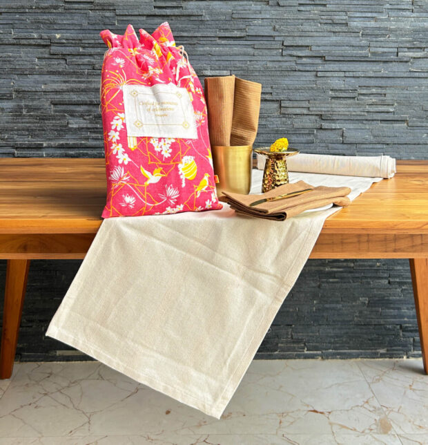 Zari Stripes Beige Table Runner & Brown Napkins Combo